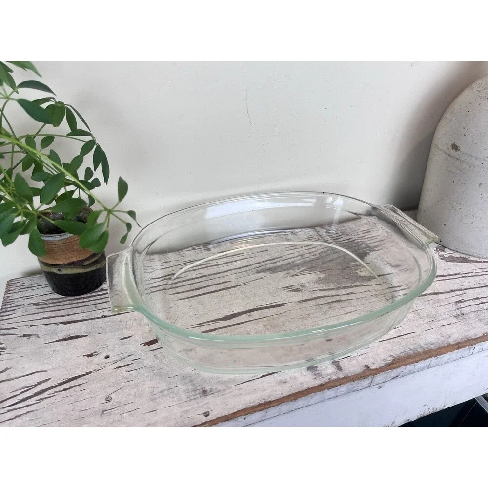 Vintage Pyrex 704 Oval 4 Qt Casserole Dish With Handles Vintage / Large Sturdy